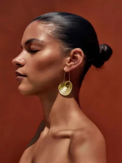 ANDREA IYAMAH CONCHA EARRING - GOLD